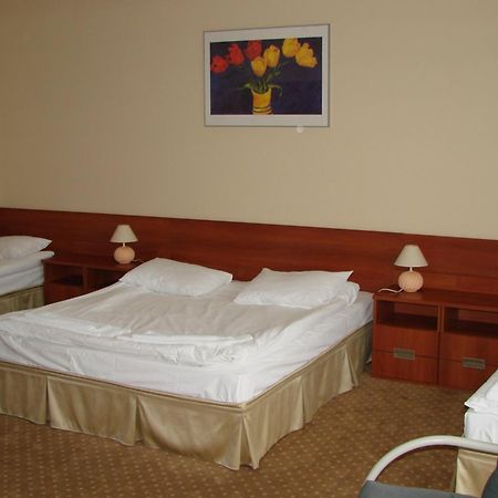 Amadeus Motel Lomza Ngoại thất bức ảnh