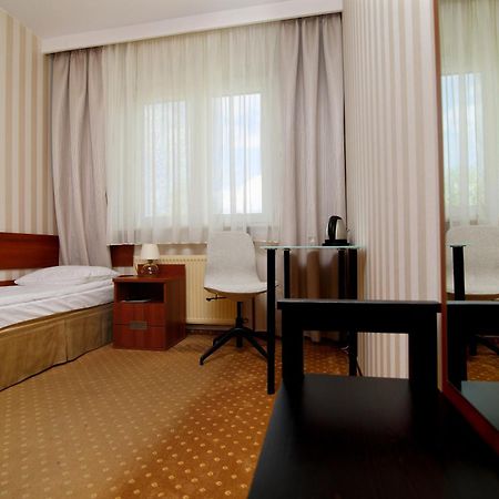Amadeus Motel Lomza Ngoại thất bức ảnh