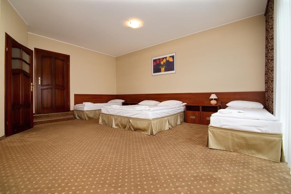 Amadeus Motel Lomza Phòng bức ảnh