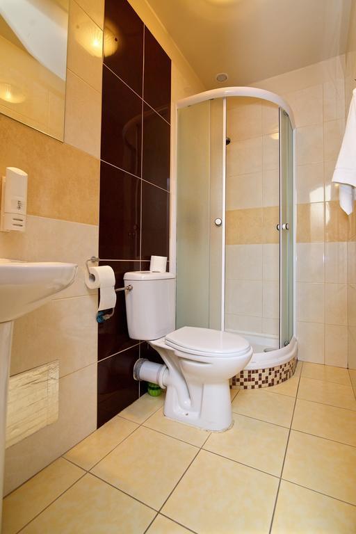 Amadeus Motel Lomza Ngoại thất bức ảnh