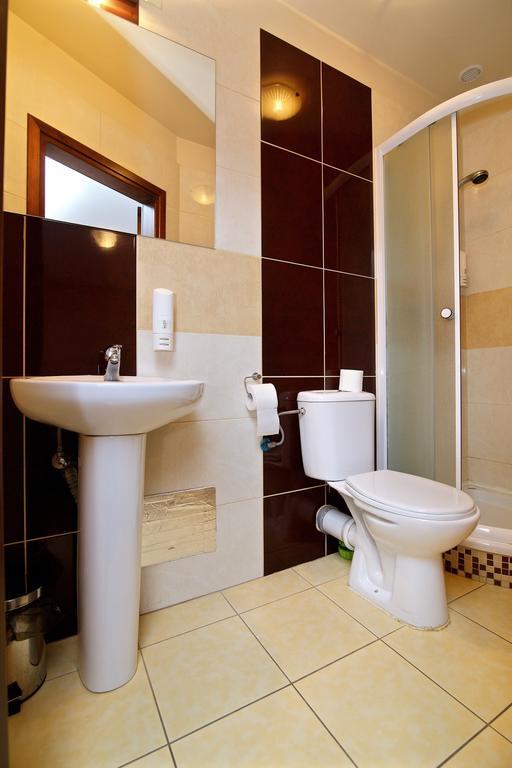 Amadeus Motel Lomza Ngoại thất bức ảnh
