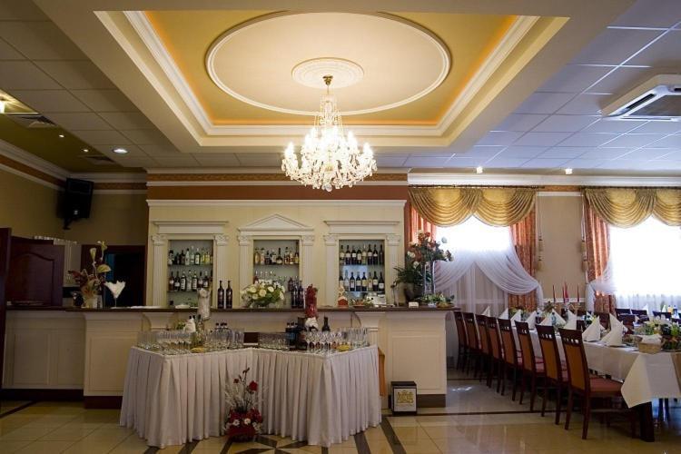 Amadeus Motel Lomza Ngoại thất bức ảnh
