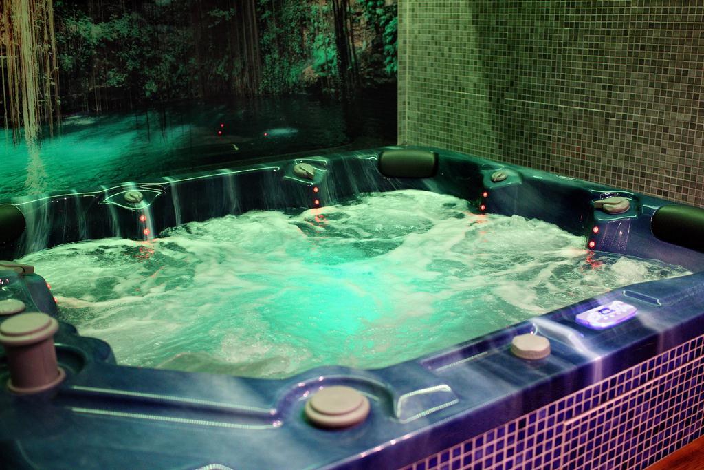 Amadeus Motel Lomza Ngoại thất bức ảnh