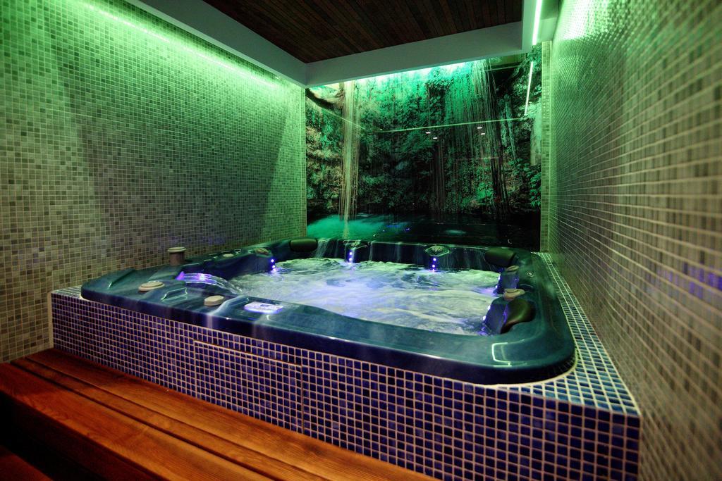Amadeus Motel Lomza Ngoại thất bức ảnh