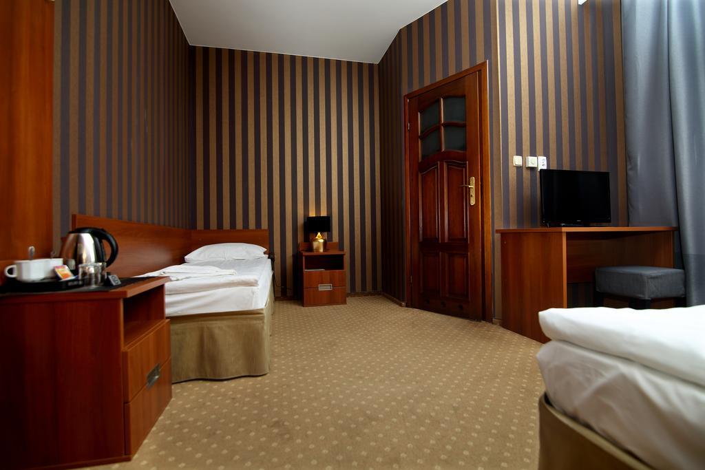 Amadeus Motel Lomza Ngoại thất bức ảnh