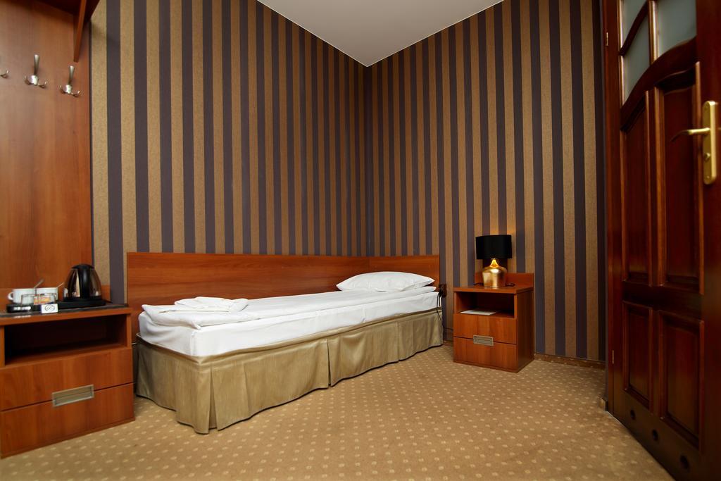 Amadeus Motel Lomza Ngoại thất bức ảnh