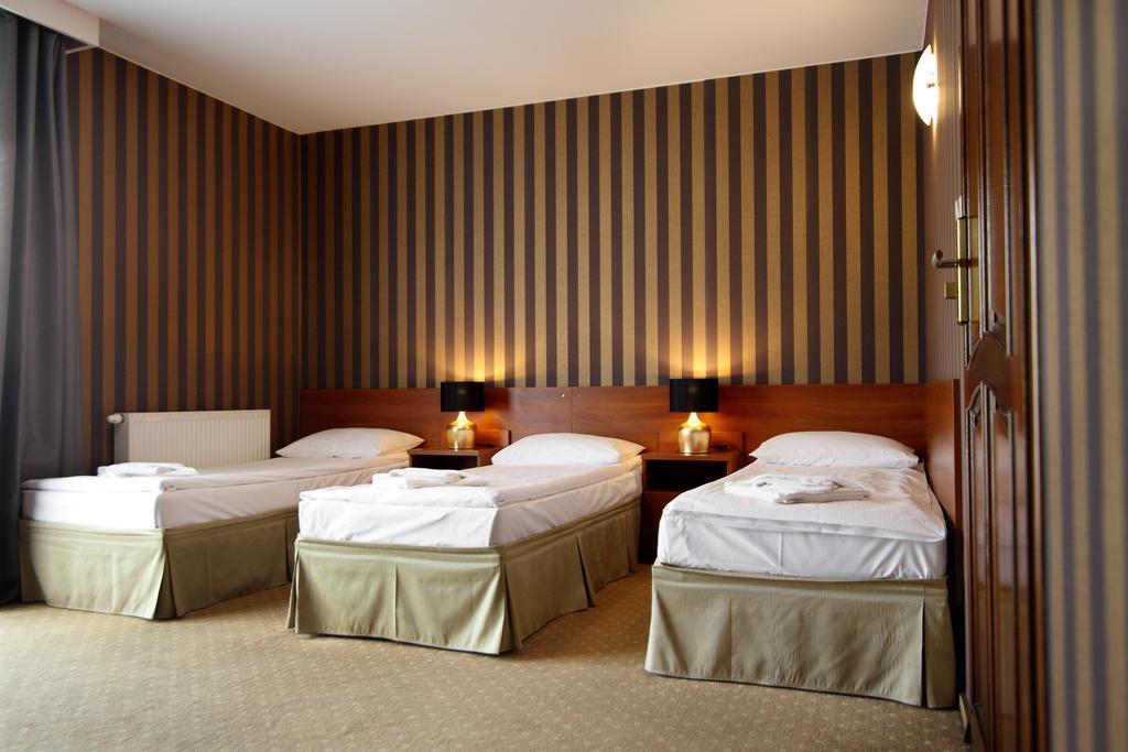 Amadeus Motel Lomza Ngoại thất bức ảnh