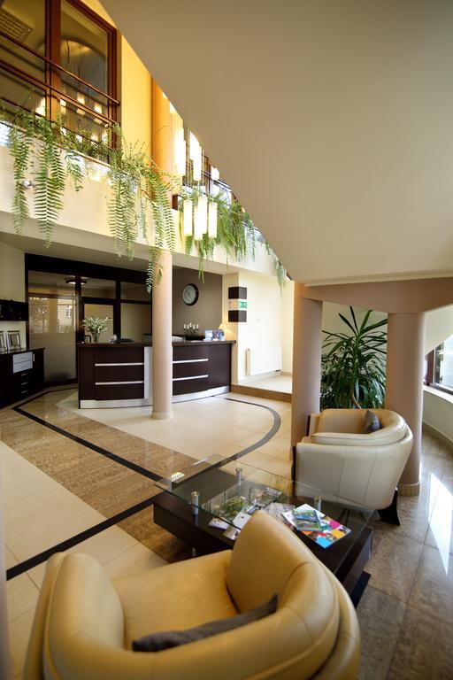 Amadeus Motel Lomza Ngoại thất bức ảnh