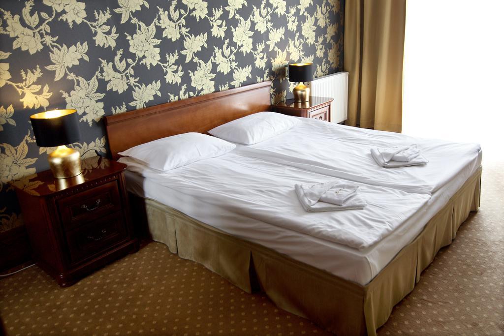 Amadeus Motel Lomza Ngoại thất bức ảnh