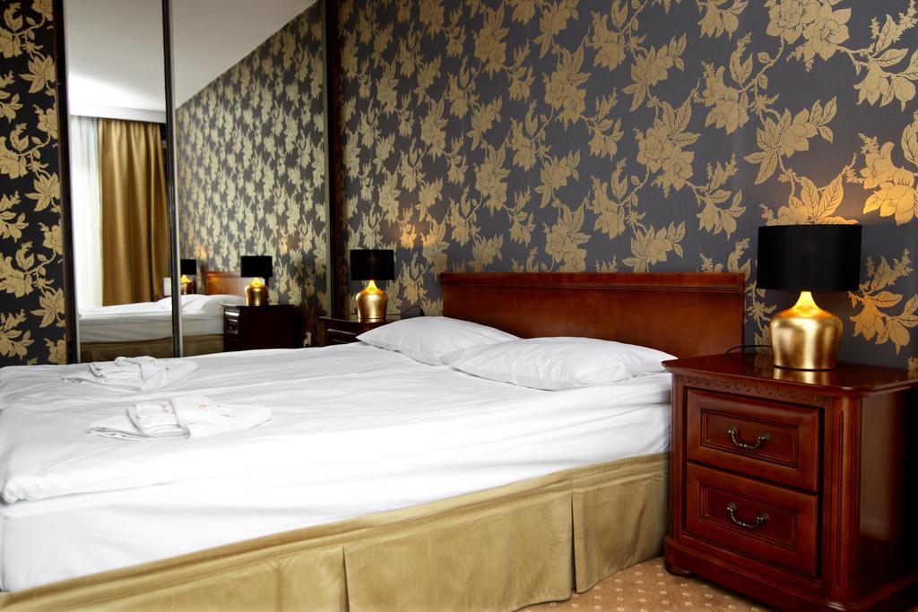 Amadeus Motel Lomza Ngoại thất bức ảnh