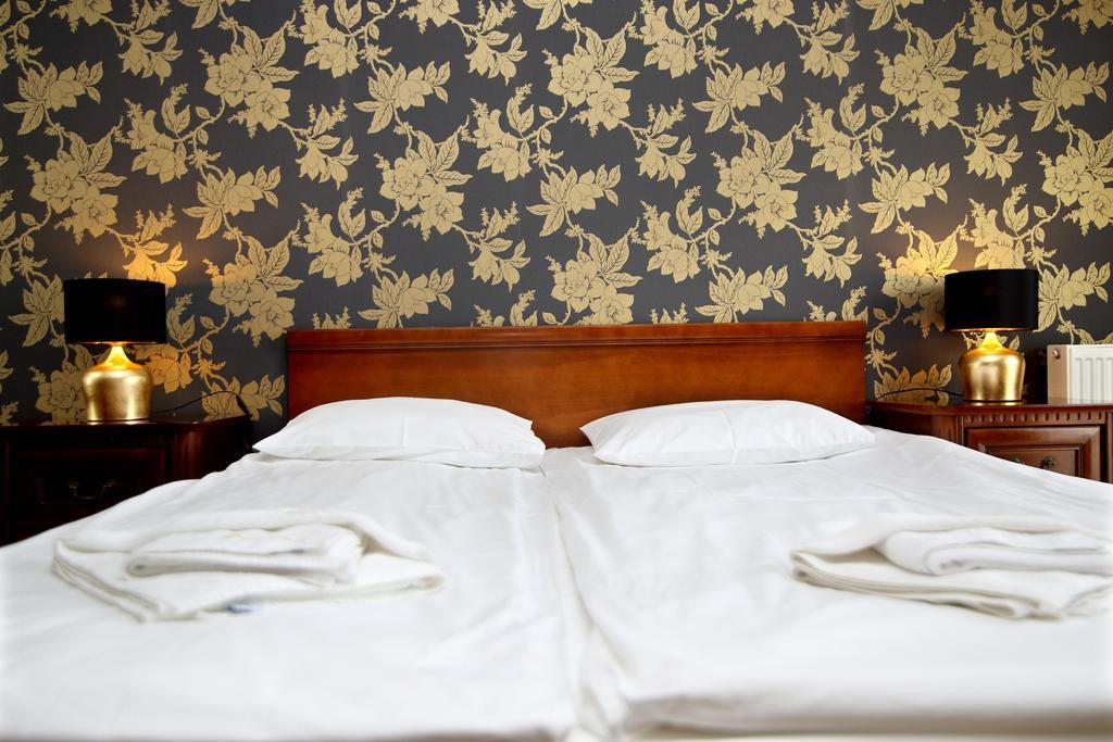Amadeus Motel Lomza Ngoại thất bức ảnh