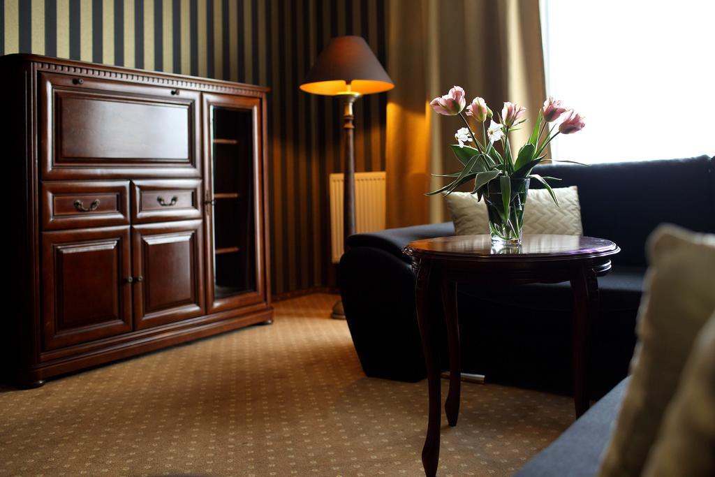 Amadeus Motel Lomza Ngoại thất bức ảnh