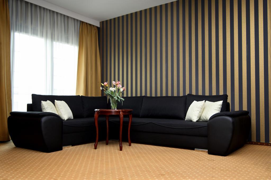 Amadeus Motel Lomza Ngoại thất bức ảnh
