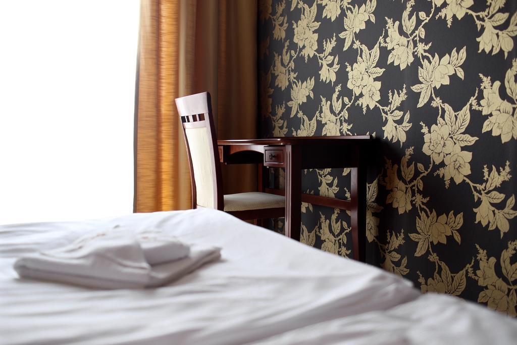 Amadeus Motel Lomza Ngoại thất bức ảnh
