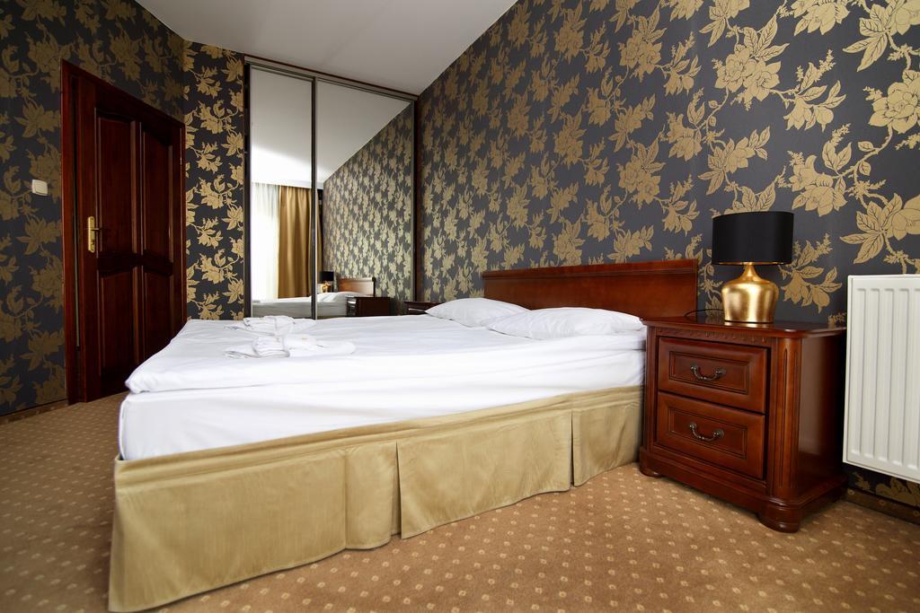 Amadeus Motel Lomza Ngoại thất bức ảnh