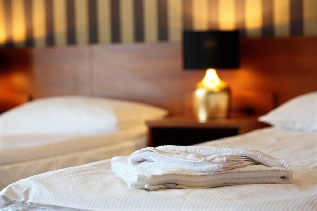 Amadeus Motel Lomza Ngoại thất bức ảnh