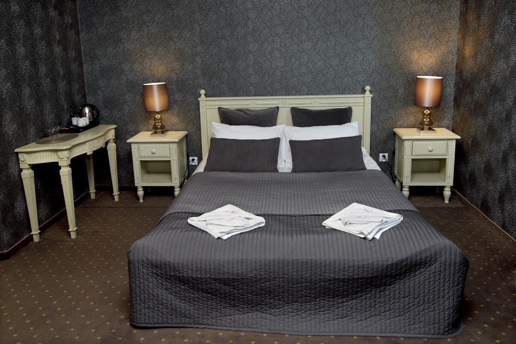 Amadeus Motel Lomza Ngoại thất bức ảnh