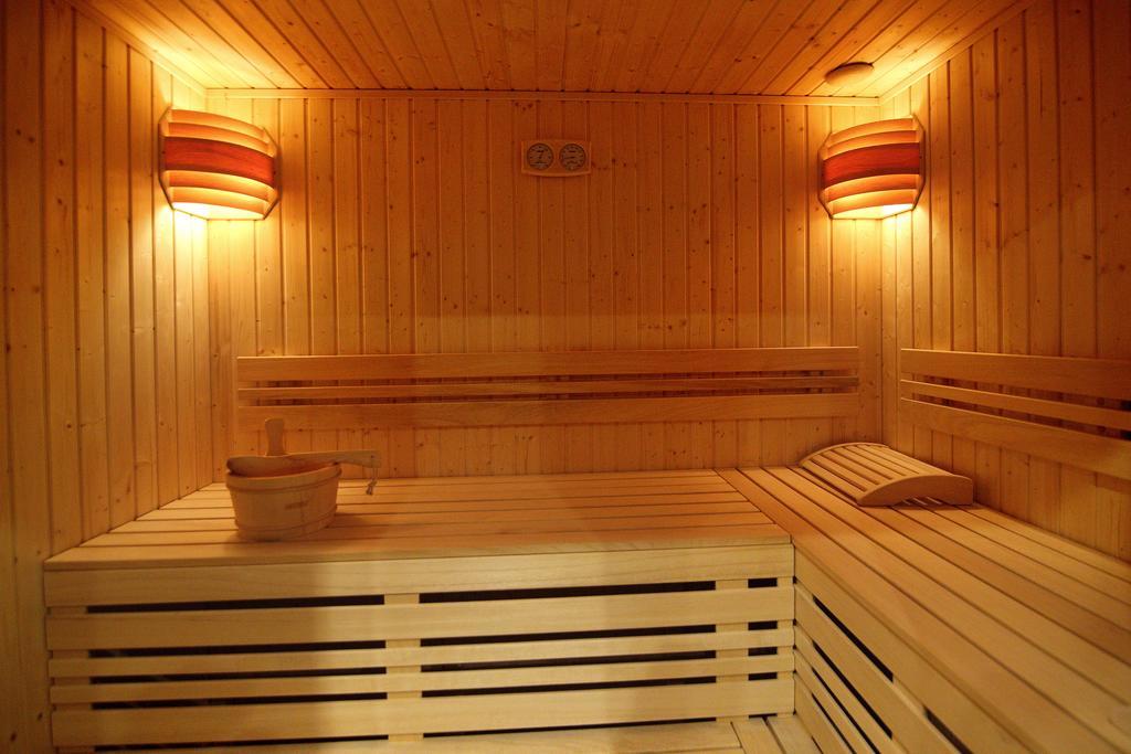 Amadeus Motel Lomza Ngoại thất bức ảnh