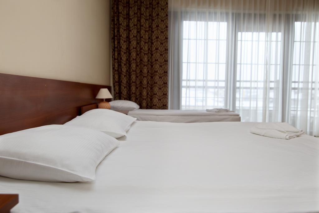 Amadeus Motel Lomza Ngoại thất bức ảnh