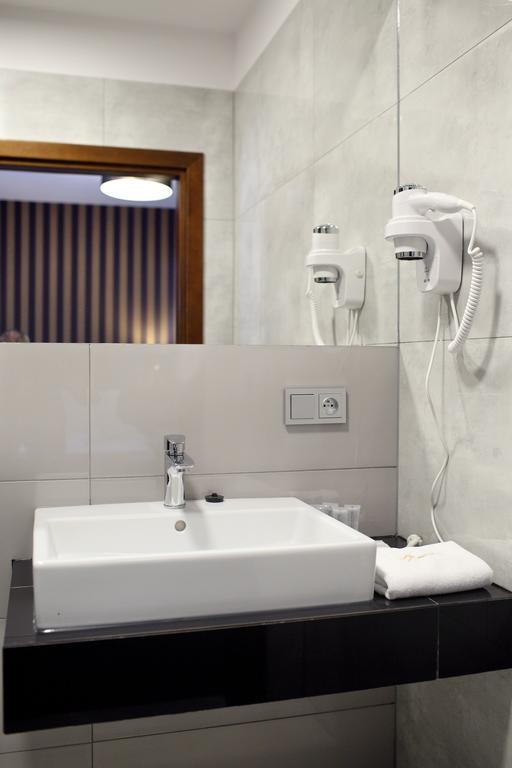 Amadeus Motel Lomza Ngoại thất bức ảnh