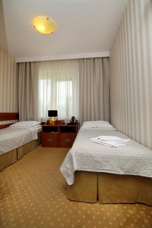 Amadeus Motel Lomza Ngoại thất bức ảnh