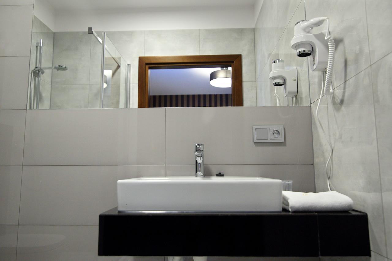 Amadeus Motel Lomza Ngoại thất bức ảnh