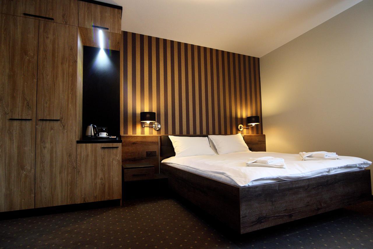 Amadeus Motel Lomza Ngoại thất bức ảnh